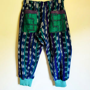 Upcycled from Guatamalen blanket, ribbed cotton cuffs from a hoody, and vintage linen remnants for pockets. Comfortable, roomy with cuff bottoms cut! Elastic waistband, two back pockets for just in case ...  Handcrafted with love and intention.  Handmade in Santa Cruz, CA One-of-a-kind Guatemalan vibes Size 3-4T