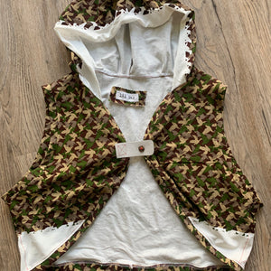 Upcycled, using super limited 4-color sample screen printed dove camo design fabric, salvaged button and super soft scrap leather.   Handcrafted with love and intention.   Handmade in Santa Cruz, CA One-of-a-kind Bolero vest style Cold wash, hang dry. 